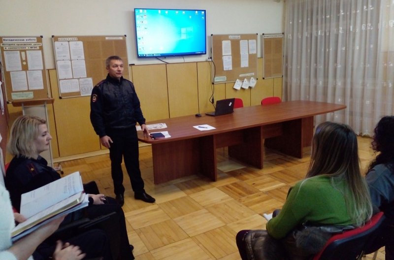 В Протвино полицейские приняли участие в общешкольных родительских собраниях