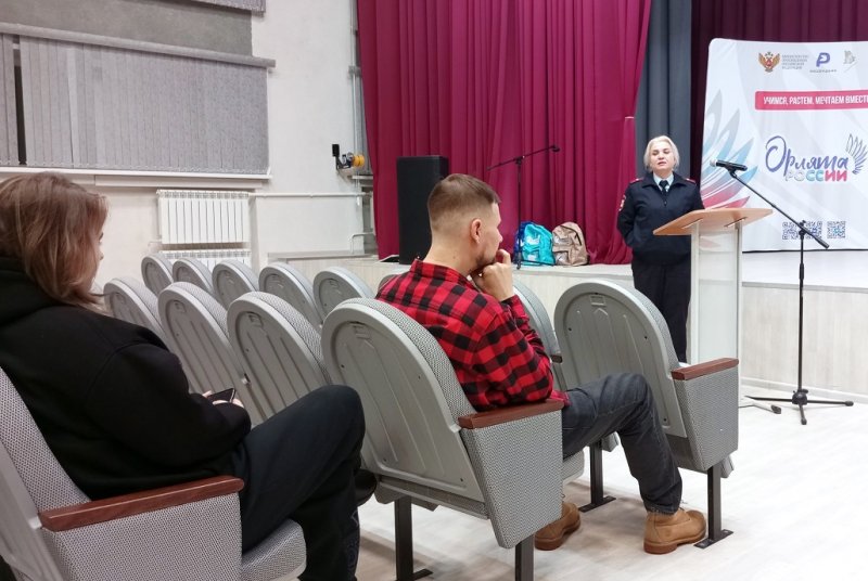 В Протвино полицейские приняли участие в общешкольном родительском собрании